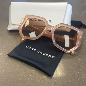 Marc Jacobs Icon Oversized women’s sunglasses